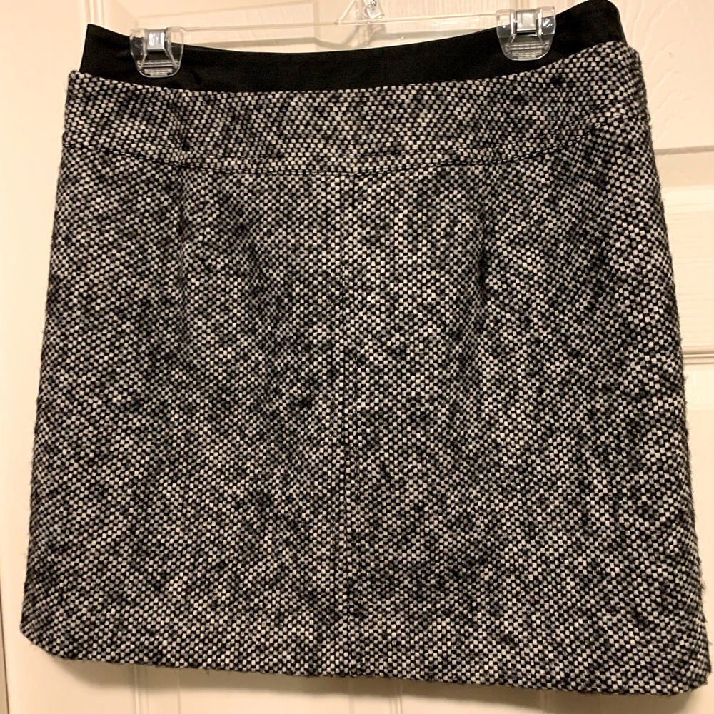 Loft wool blend skirt size 6 with 18 inch length